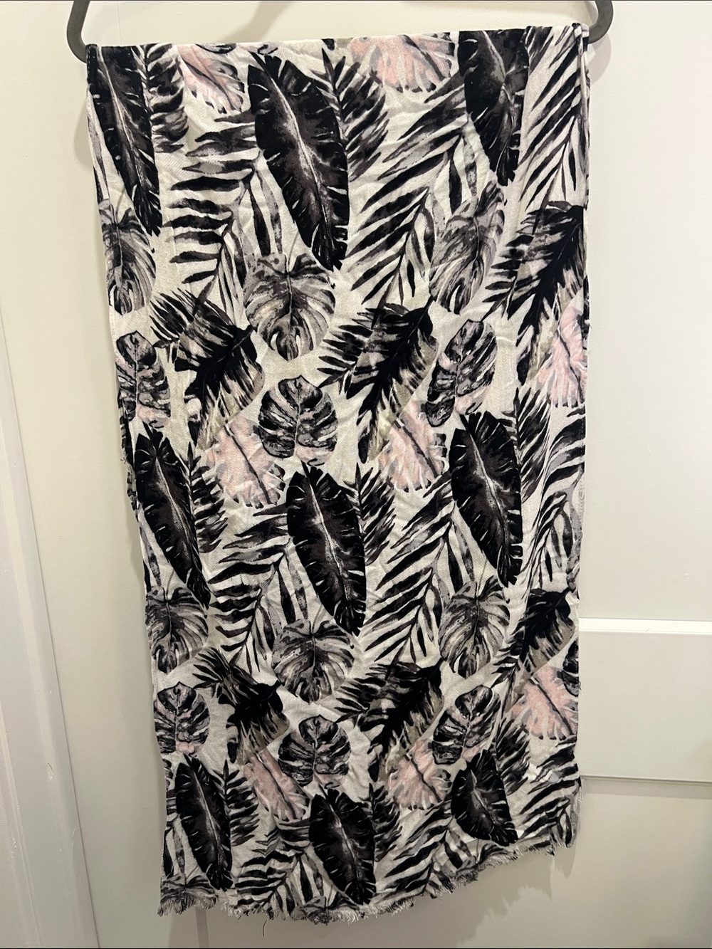 Women’s Black & Cream Tropical Leaf Scarf